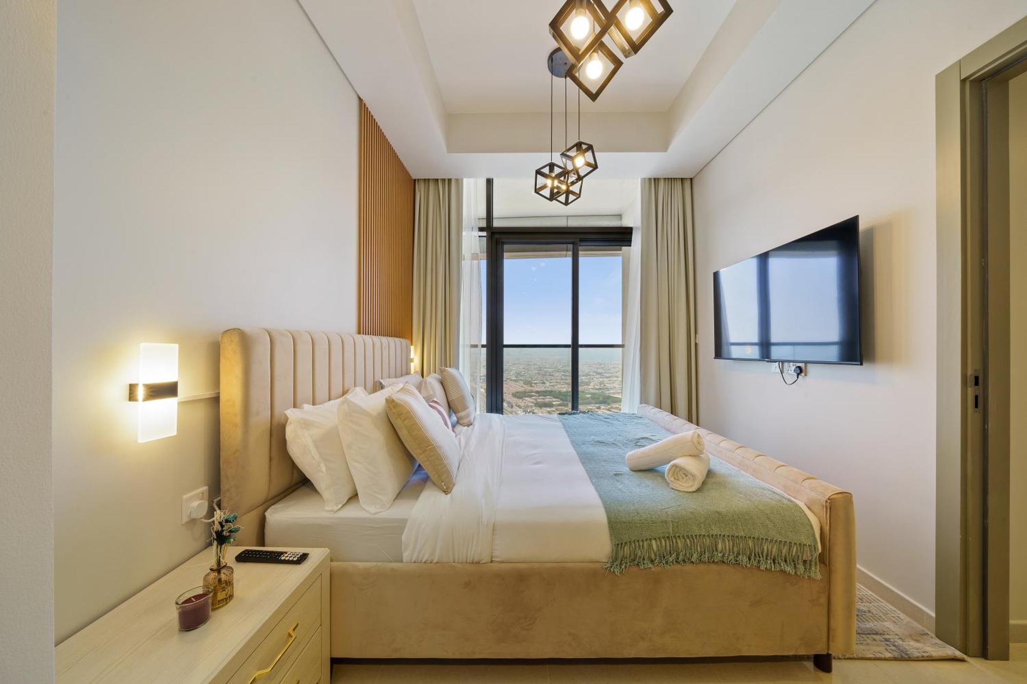 Apartment 52nd Floor 2br In Aykon Huge Layout Dubai