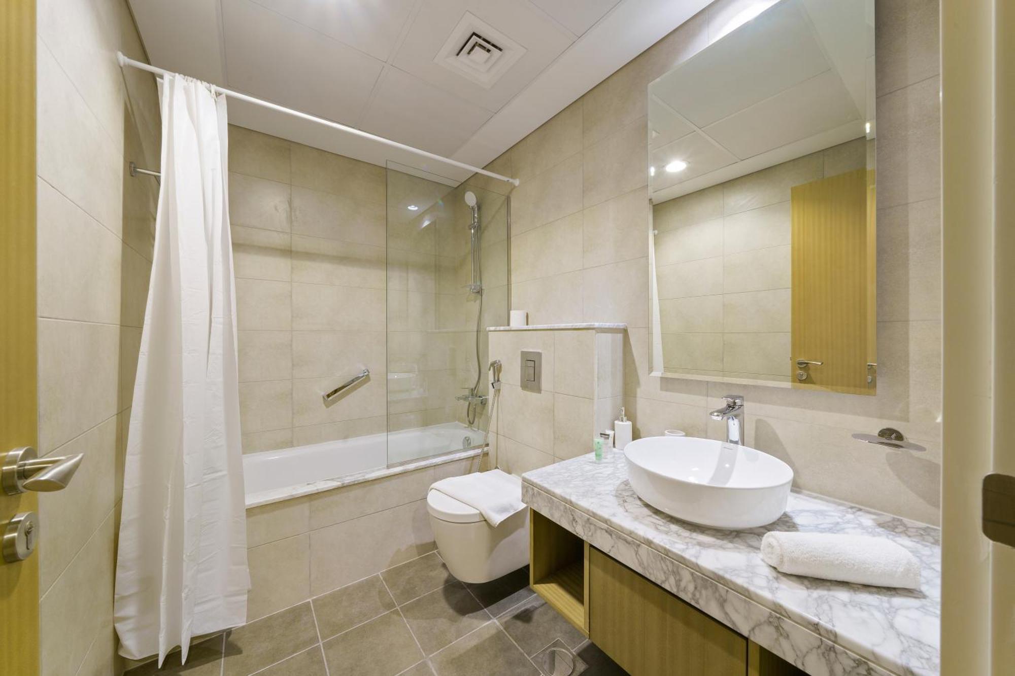 Apartment 52nd Floor 2br In Aykon Huge Layout Dubai