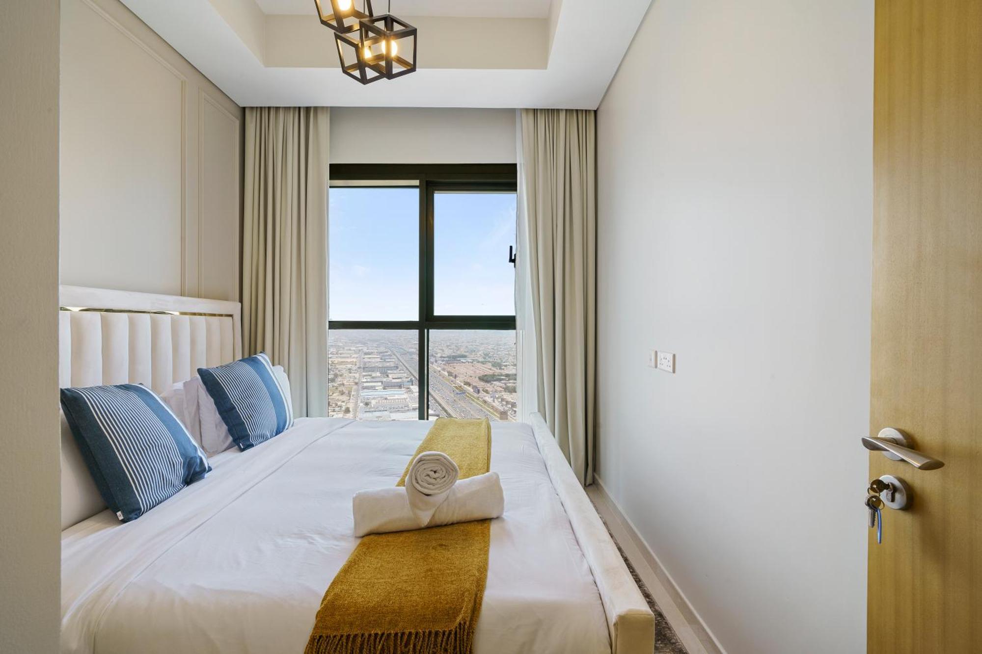 52nd Floor 2br In Aykon Huge Layout * Dubai