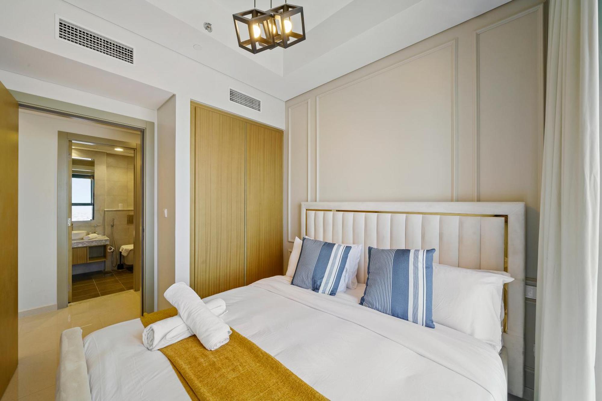 Apartment 52nd Floor 2br In Aykon Huge Layout *