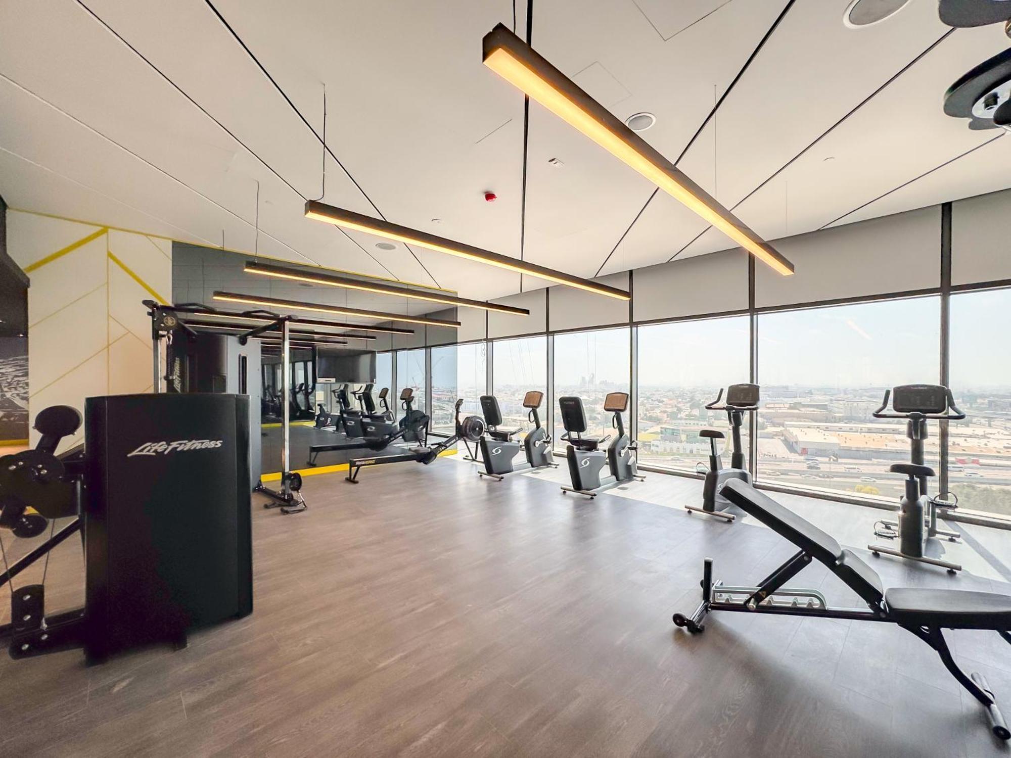 52nd Floor 2br In Aykon Huge Layout Dubai