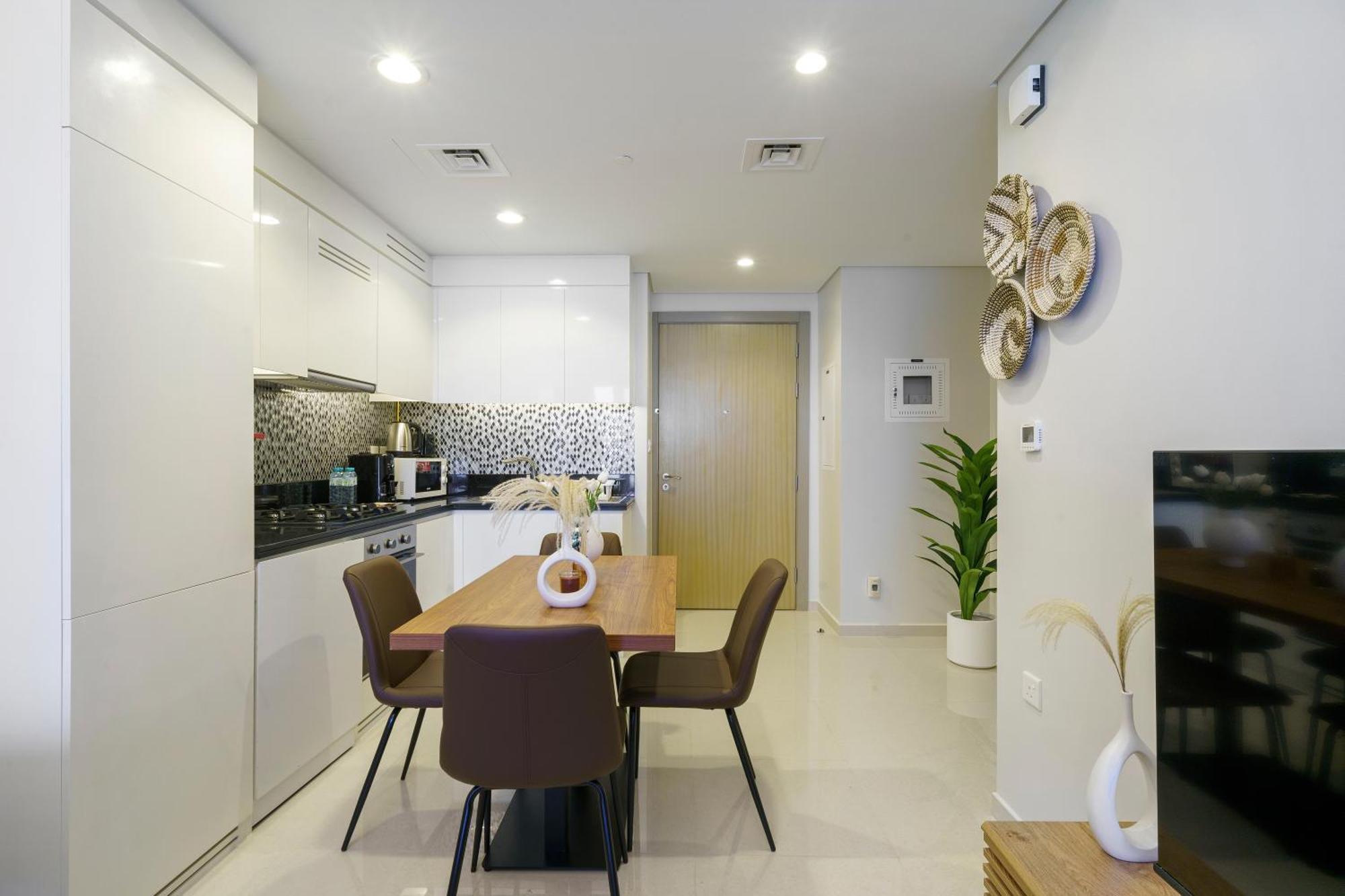 52nd Floor 2br In Aykon Huge Layout Apartment *