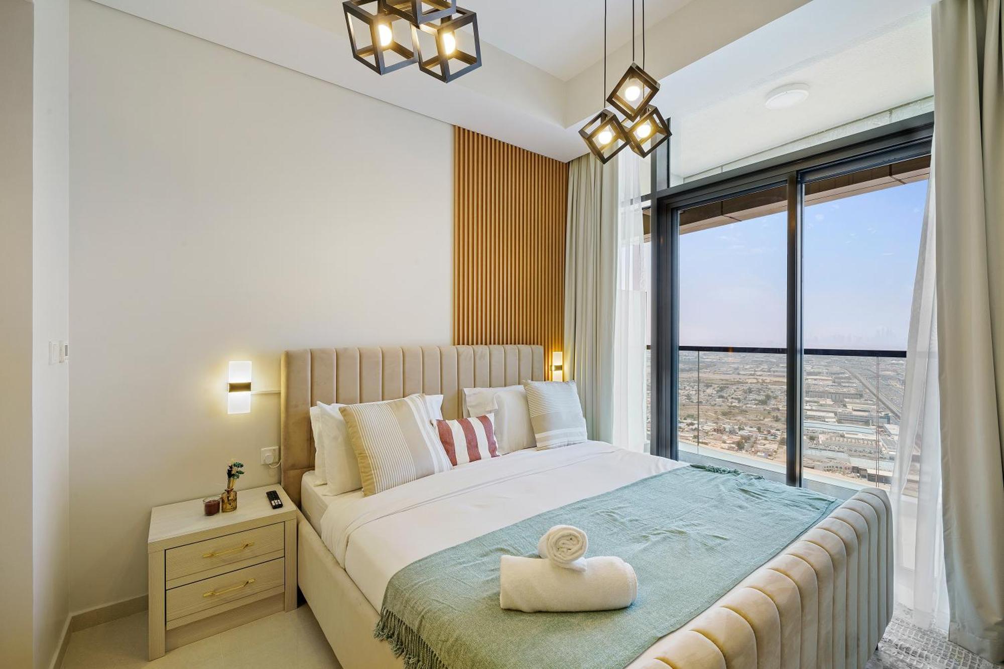 52nd Floor 2br In Aykon Huge Layout Apartment